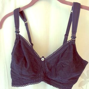 Lace detail nursing bra magnetic clips